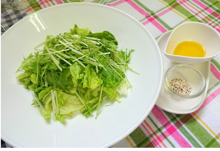 レモン塩とオリーブオイルのフレッシュグリーンサラダ